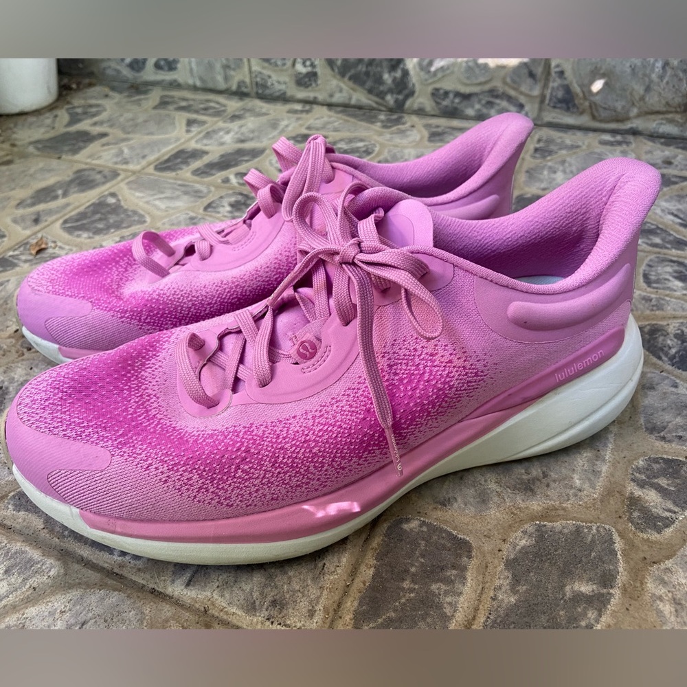 lululemon athletica 
Women's Chargefeel 2 Low Workout Shoe
